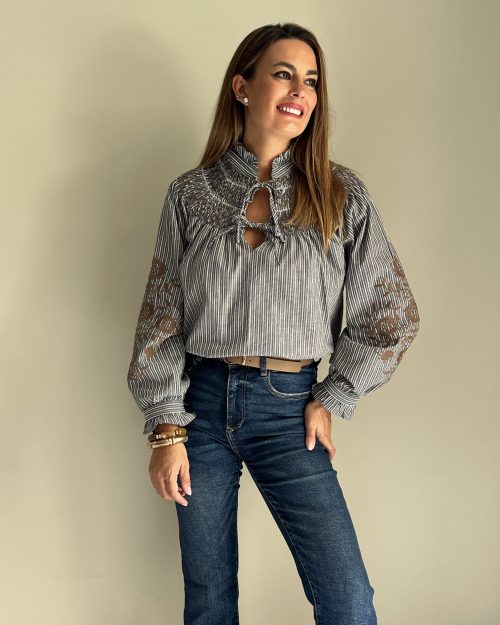 Blusa Bordada Nido de Abeja